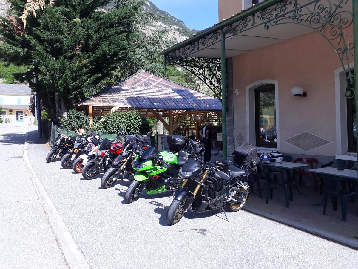 Hotel La Gare LʼArgentière-la-Bessée Bagian luar foto